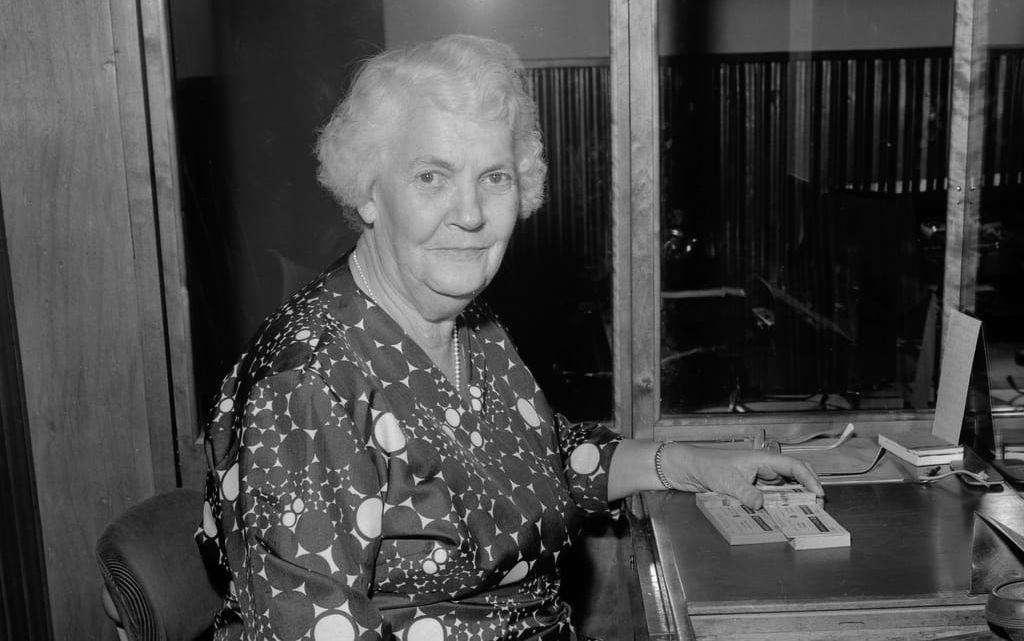 1964 träffar Bohusläningen Maria Uttberg som arbetar i biografens kassa. 